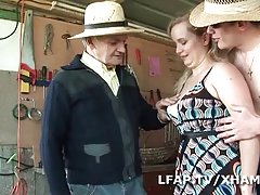 baiser videos orno cochonne petite francaise se fait et suce papy