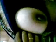 Xputas boobshow enorme de indio mallu tía a su bf en super mercado
