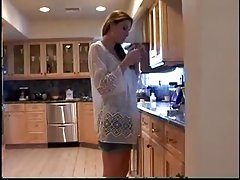 Las mas putas y zorras mamá en la cocina (fumar fetiche roleplay, softcore)