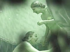 Maduras calientes hot cámara oculta - dos chicas en la ducha 02