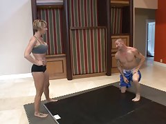 Briana nalgonas y putas - Lucha Mixta Strapon