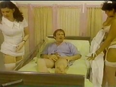 Videos porno mujeres maduras las enfermeras están llegando (1979)