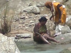 Videos p xxx aire libre señora bañándose en río por cam oculto