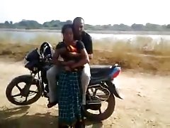 Desi-par desnudas videos tener rápido por la carretera mientras las películas amigo