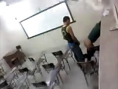 pillado chicas encueradas follando en el aula