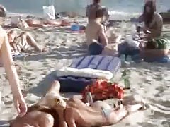público muy xxx mamada en la playa