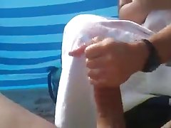 Paginas videos x playa masturbación con la mano