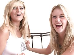 Cuties perras en celo xxx lesbianas con tetas grandes y piernas largas jugar juntos en la cama
