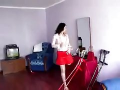 Quiero ver porno gratis chica amputado usando un solo tacón rojo