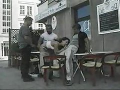 Sexo www cerdas exterior público Cafe