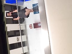 Putas gratis videos de pie junto a la barander con sin bragas. upskirt de flash