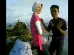 Indonesia-cewek poro xxx jilbab mesum di tepi pantai