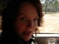 Zorras xxx putas amateur milf sacudones polla y bebiendo semen en su coche