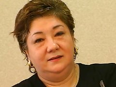 Anos xxx abuela japonesa con la introducción de grandes tetas