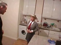 cybill xxx las mas zorras británico puta se la follan en la cocina