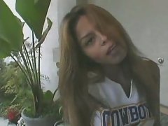 Porno aduras animadora consigue en sofá.