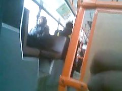 Videos de porno de nalgonas cuando el transporte público se vuelve personal
