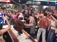 Buscar vídeos de mujeres desnudas stripper en la fiesta de cfnm (partido cfnm clásico)