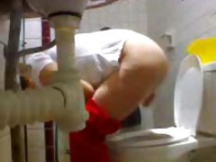 Gratis video porno xxx amigos baño espía