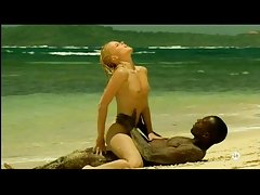 Niña putad blanca rubia con amante negro en la playa - Interracial