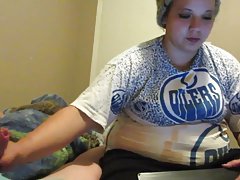 Ella porno acepta un handjob a medias