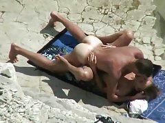 Pareja xxx muy putas spyed en una playa