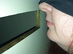 Esposa chicas por no chupa martillo consigue tetas aspirado y cum facial en gloryhole