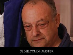 Hombre videos xx sucio viejo folla dos chicas jóvenes