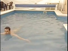 Bisex videos porno graficos gratis Juega en el Resort Pool