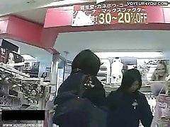 Video polno xxx sentado en una silla bragas expuestos