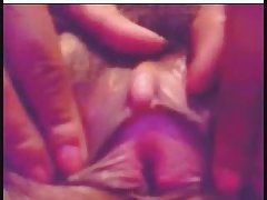 Tetona las putas del porno Taz frota su clítoris grande &amp;amp;amp; amp; Dedos sus agujeros