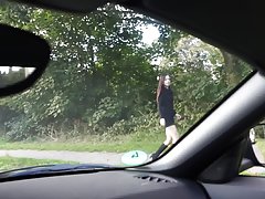 Porno sexo gratis mujer joven tratada fuera del coche