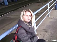 Putas videos parada de perra - rubia milf checo recogida en la estación de autobuses