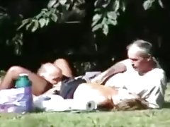esposa videos gratis de chicas ardientes de parque público compartiendo