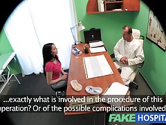 Sexo casero fakehospital los doctores gallo persuade a paciente sexy