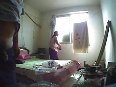 Nenas desnudas putas limpiar la casa