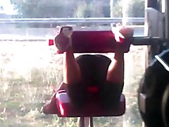 Niña gratis videos xxx trabajando en un gimnasio en Sofía en pantalones ajustados de yoga