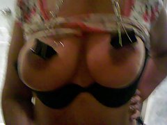 Como porno abuelas calientes torture los pezones de adriana