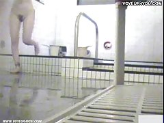 Cuerpos xxx de putas exponen baño femenino