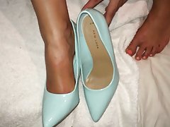 Videosxxx shoejob y cum en sus puntiagudos tacones azul