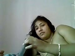 Xxx porno desi indian bhabhi hablando manteniendo la polla en la boca