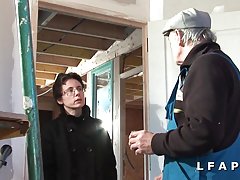 Sodomisee xxx muchachas grave francesa madura en un gangbang con el abuelo