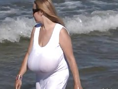 Ver un video porno playa y tetas