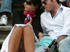 Voyeur videos por no upskirt 5 chicas en las escaleras con novio (MrNo)